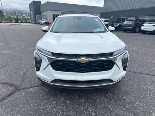 Summit White 2025 Chevrolet Trax LT