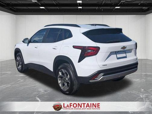 Summit White 2025 Chevrolet Trax LT