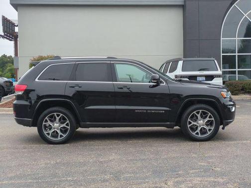Diamond Black 2018 Jeep Grand Cherokee Sterling Edition