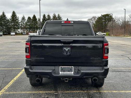 Diamond Black Crystal Pearlcoat 2021 RAM 1500 Laramie
