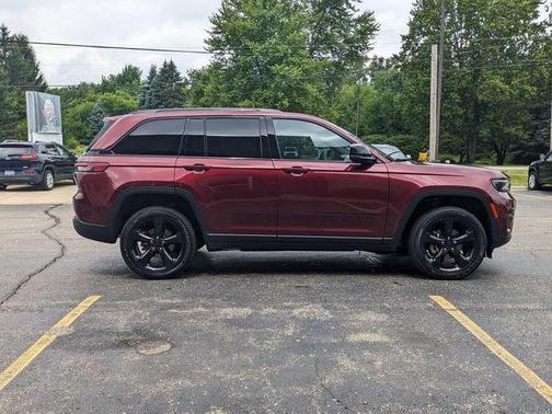 Velvet 2024 Jeep Grand Cherokee Altitude