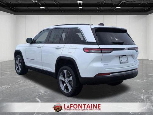 Bright White Clearcoat 2026 Jeep Grand Cherokee Limited