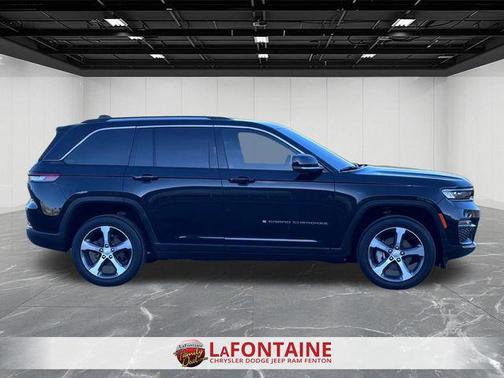 Diamond Black Crystal Pearlcoat 2023 Jeep Grand Cherokee Limited