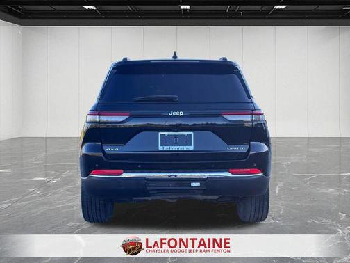 Diamond Black Crystal Pearlcoat 2023 Jeep Grand Cherokee Limited