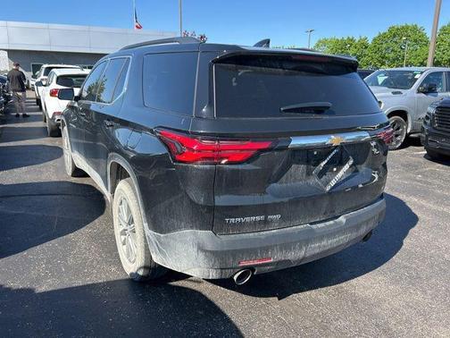 Black Metallic 2023 Chevrolet Traverse LT Cloth