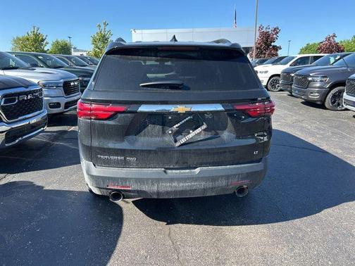 Black Metallic 2023 Chevrolet Traverse LT Cloth