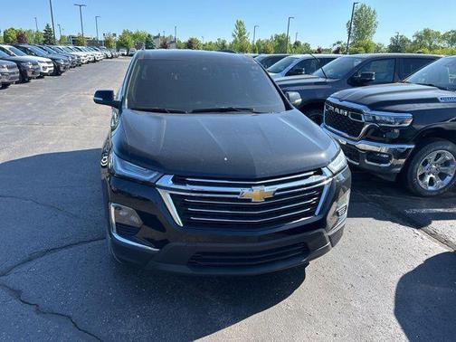 Black Metallic 2023 Chevrolet Traverse LT Cloth