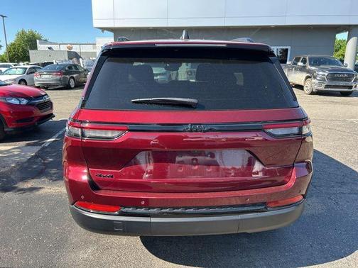 Velvet Red Pearlcoat 2023 Jeep Grand Cherokee Altitude