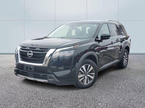 2023 Nissan Pathfinder SL 4WD