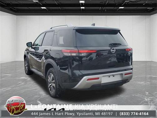 2023 Nissan Pathfinder SL 4WD