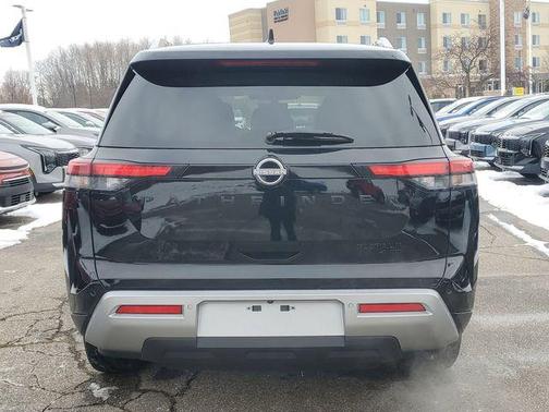 2023 Nissan Pathfinder SL 4WD