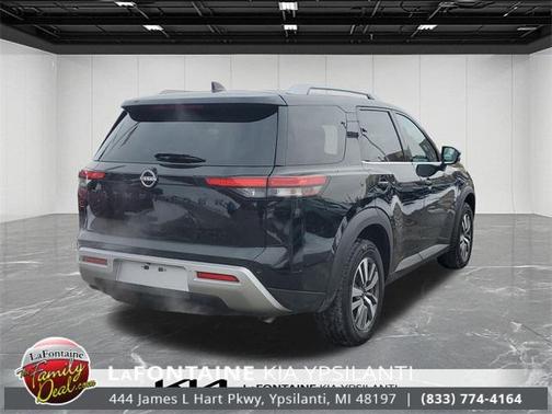 2023 Nissan Pathfinder SL 4WD