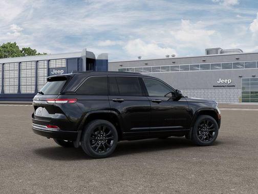 Diamond Black Crystal Pearlcoat 2026 Jeep Grand Cherokee Limited