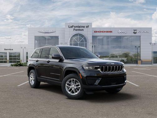 Diamond Black Crystal Pearlcoat 2026 Jeep Grand Cherokee Altitude