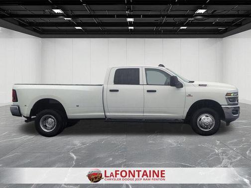 Bright White Clearcoat 2026 RAM 3500 Tradesman Crew Cab 4x4 8' Box