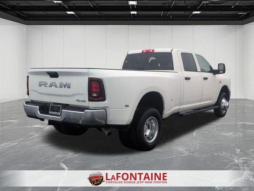 Bright White Clearcoat 2026 RAM 3500 Tradesman Crew Cab 4x4 8' Box