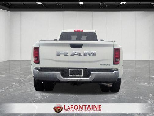 Bright White Clearcoat 2026 RAM 3500 Tradesman Crew Cab 4x4 8' Box