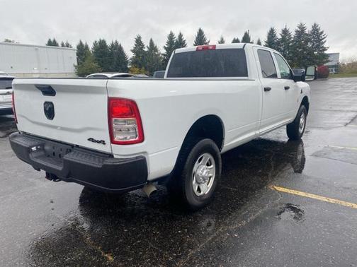 2024 RAM 3500 Tradesman Crew Cab 4x4 8' Box