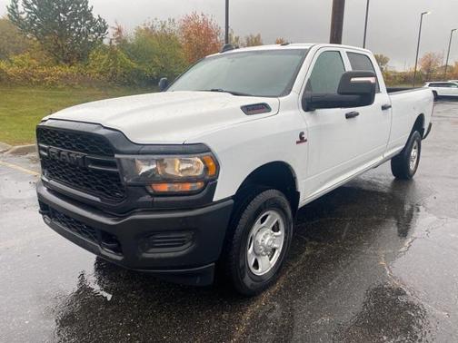 2024 RAM 3500 Tradesman Crew Cab 4x4 8' Box