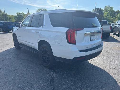 Summit White 2023 GMC Yukon SLE