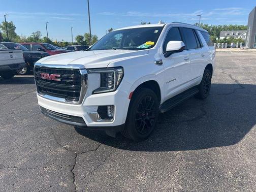 Summit White 2023 GMC Yukon SLE