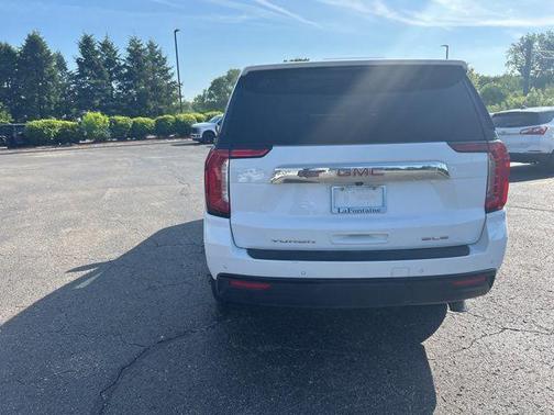 Summit White 2023 GMC Yukon SLE