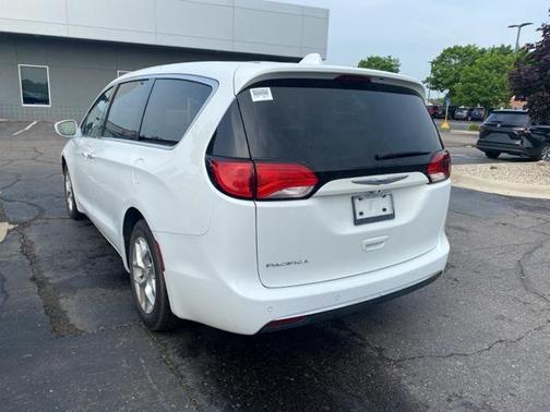 2020 Chrysler Pacifica Touring