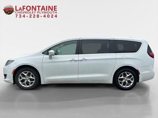 2020 Chrysler Pacifica Touring