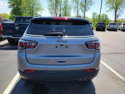 Photo 5 of 8 of 2019 Jeep Compass Limited