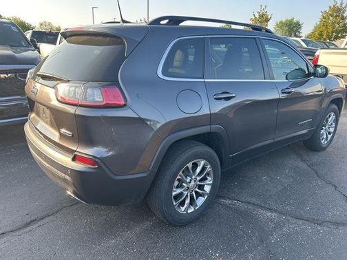 Granite Crystal Metallic Clearcoat 2022 Jeep Cherokee Latitude Lux