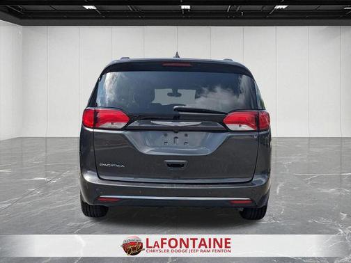 Crystal Metallic 2017 Chrysler Pacifica Touring-L