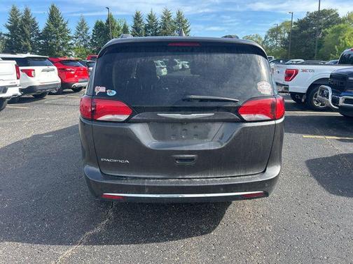 Crystal Metallic 2017 Chrysler Pacifica Touring-L