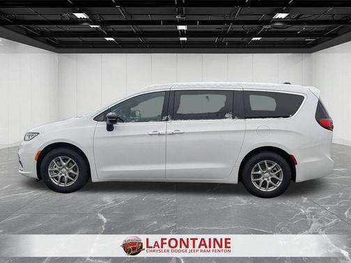 Bright White Clearcoat 2026 Chrysler Pacifica L