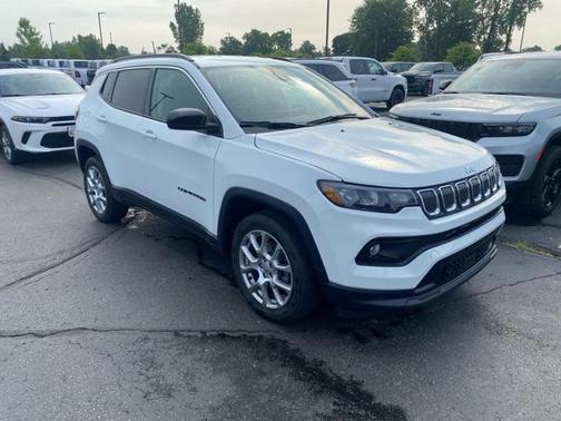 2022 Jeep Compass Latitude Lux