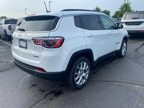2022 Jeep Compass Latitude Lux