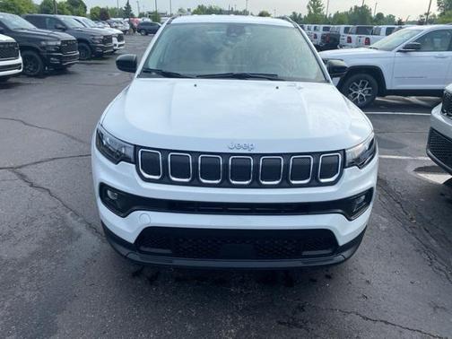 2022 Jeep Compass Latitude Lux