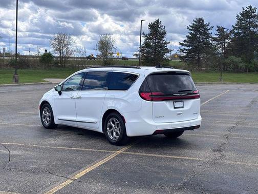 Bright White Clearcoat 2023 Chrysler Pacifica Limited