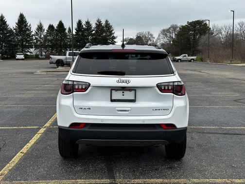 Bright White Clearcoat 2024 Jeep Compass Limited