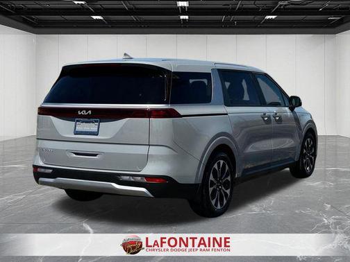 2024 Kia Carnival EX