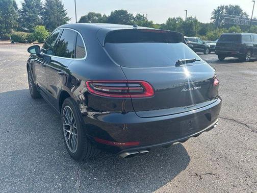 Jet Black Metallic 2015 Porsche Macan Macan Turbo