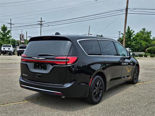 2025 Chrysler Pacifica L