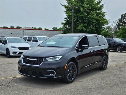 2025 Chrysler Pacifica L