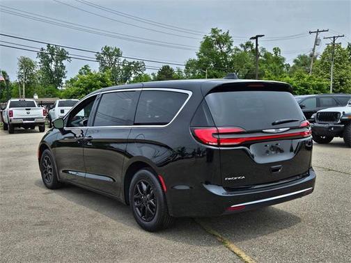 2025 Chrysler Pacifica L