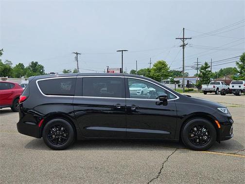 2025 Chrysler Pacifica L