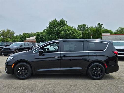 2025 Chrysler Pacifica L