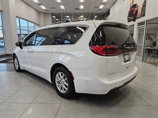 2025 Chrysler Pacifica L