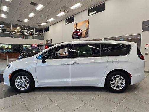 2025 Chrysler Pacifica L