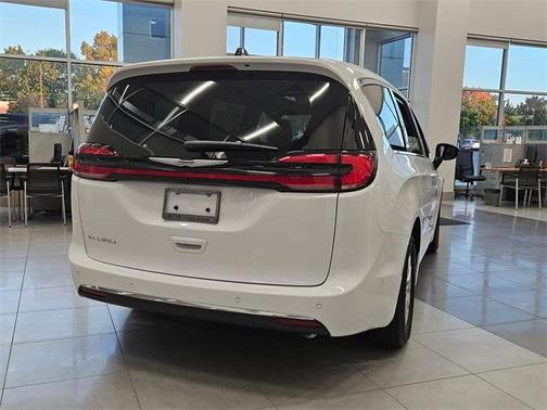 2025 Chrysler Pacifica L