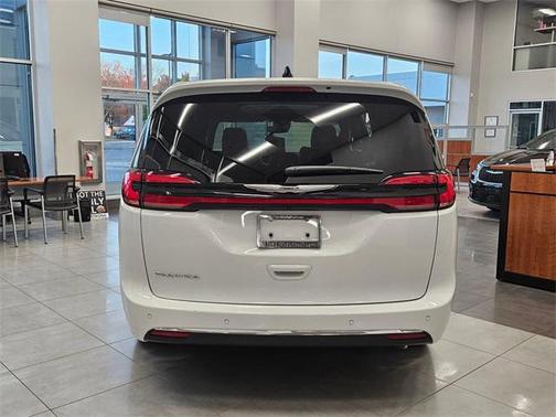 2025 Chrysler Pacifica L