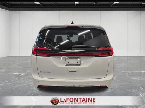 2025 Chrysler Pacifica L